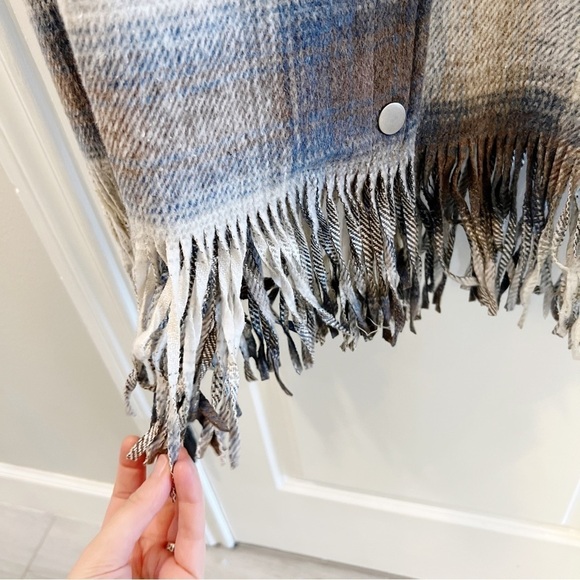 Umgee Plaid Fringe Hem Long Jacket  blue and cream sz Small - Picture 7 of 8